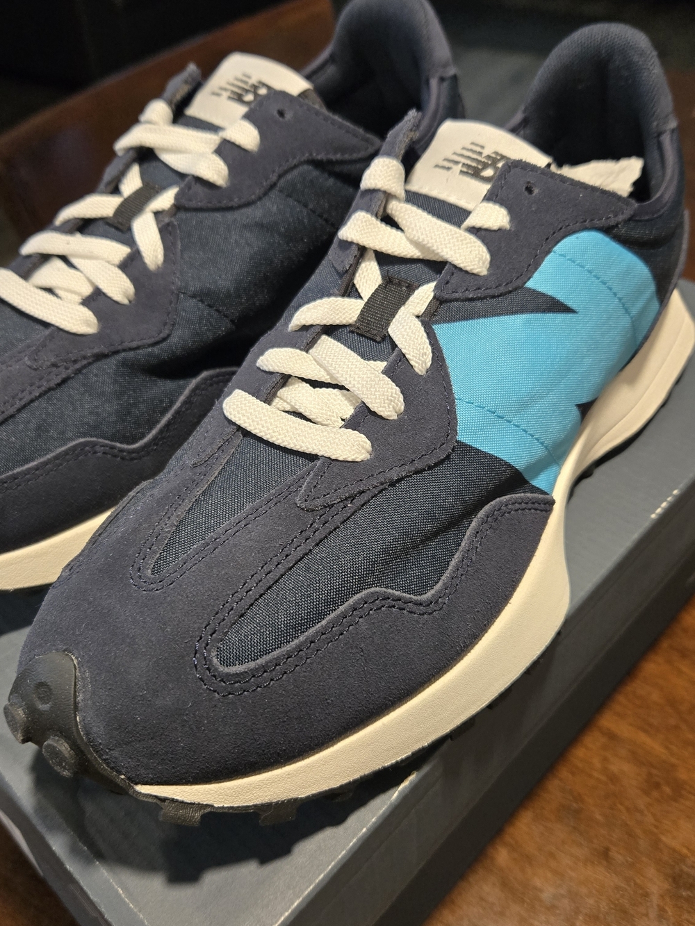 New Balance Men's Navy and Teal Retro Runner Sneakers